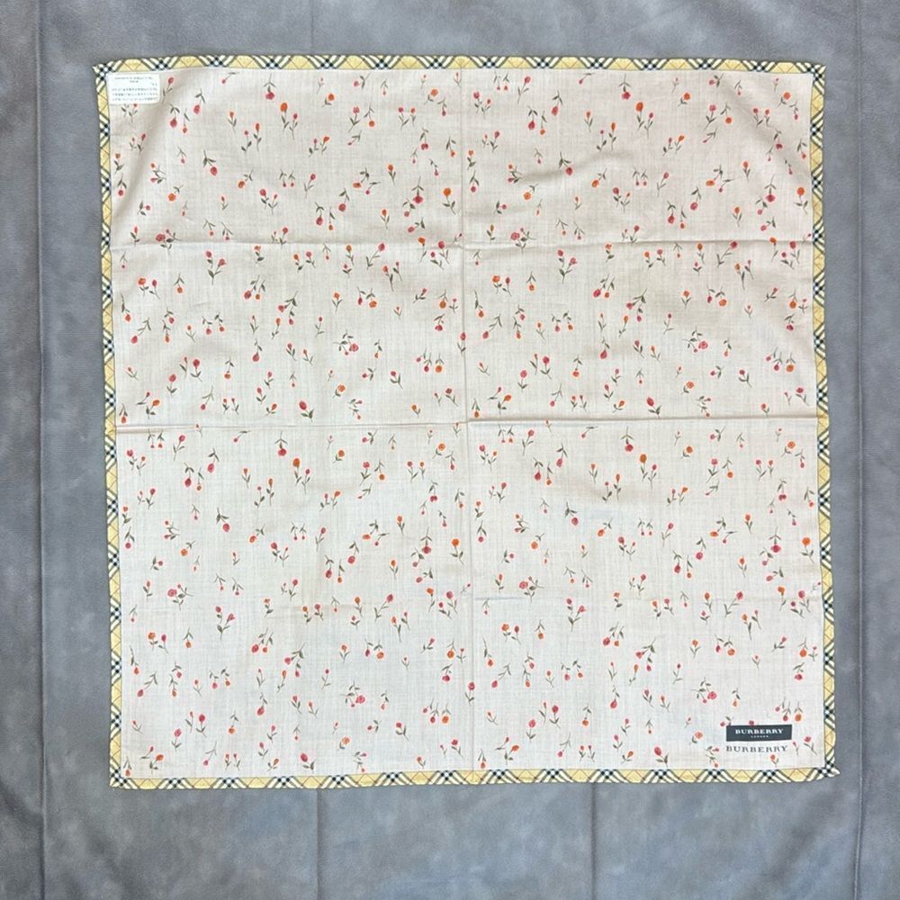 NWT Burberry Scarf - Picture 2 of 10